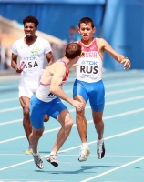 Фото с Чемпионата Мира 2011 (Тэгу, Корея). Забег на 4х400м. Дылдин Максим передает палочку Свечкаю Константину