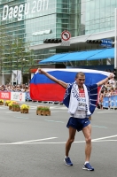 Фото с Чемпионата Мира 2011 (Тэгу, Корея). Победитель в ходьбе на 50км Сергей Бакулин