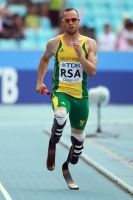 *Фото с Чемпионата Мира 2011 (Тэгу, Корея). К эстафете 4х400м готовится Оскар Писторис (ЮАР)