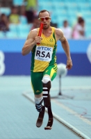 *Фото с Чемпионата Мира 2011 (Тэгу, Корея). К эстафете 4х400м готовится Оскар Писторис (ЮАР)